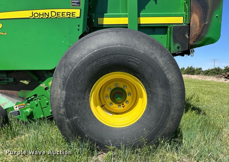 image for item EQ4771 John Deere 569 MegaWide Plus round baler