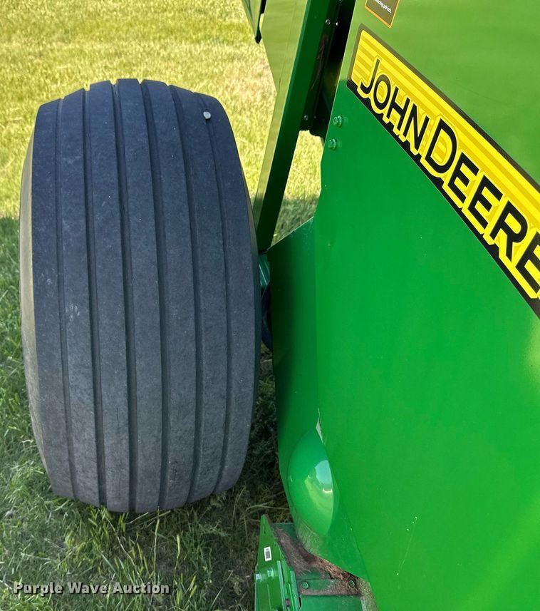 image for item EQ4771 John Deere 569 MegaWide Plus round baler