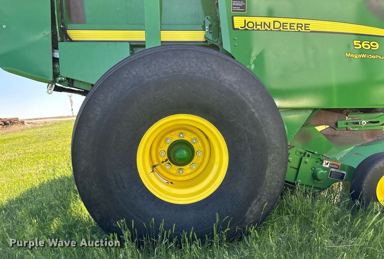 image for item EQ4771 John Deere 569 MegaWide Plus round baler