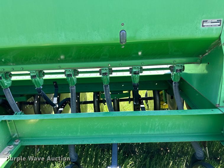 image for item EQ4775 John Deere 9400 grain drill