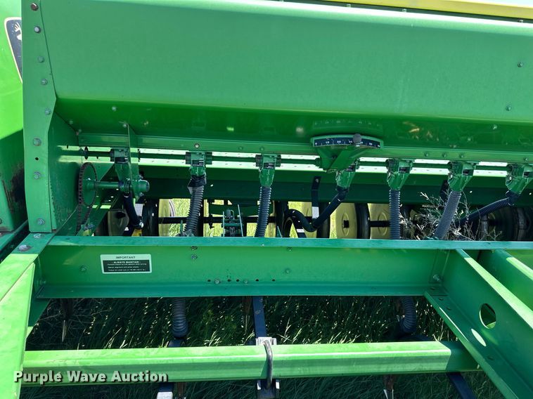 image for item EQ4775 John Deere 9400 grain drill