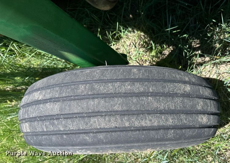 image for item EQ4775 John Deere 9400 grain drill