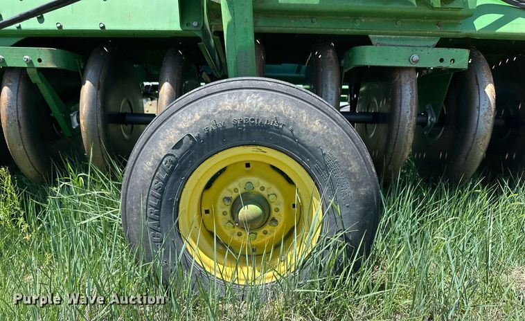 image for item EQ4775 John Deere 9400 grain drill