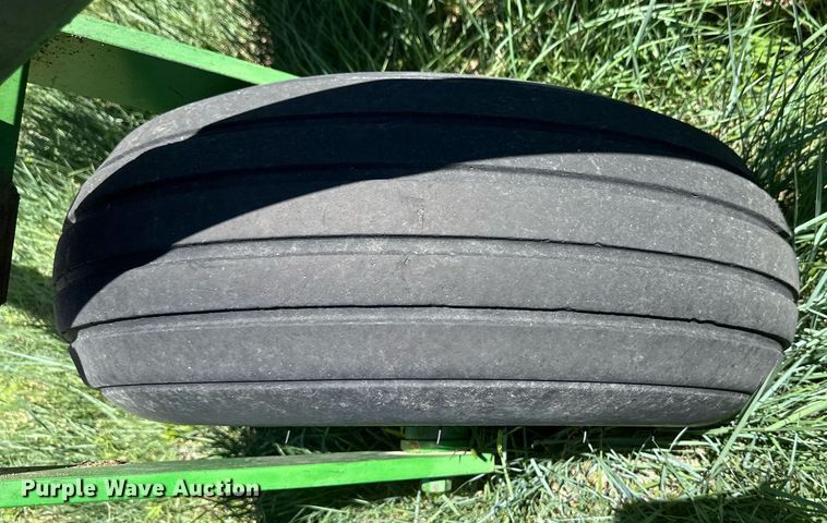 image for item EQ4775 John Deere 9400 grain drill