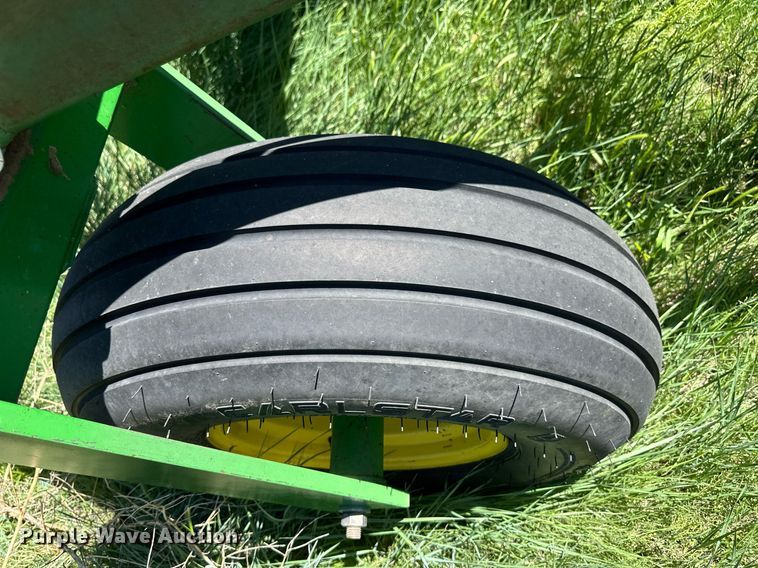 image for item EQ4775 John Deere 9400 grain drill