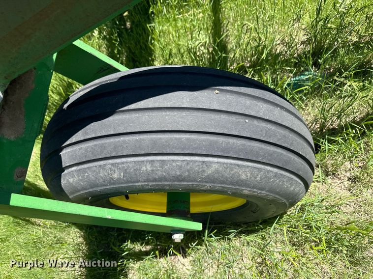 image for item EQ4775 John Deere 9400 grain drill