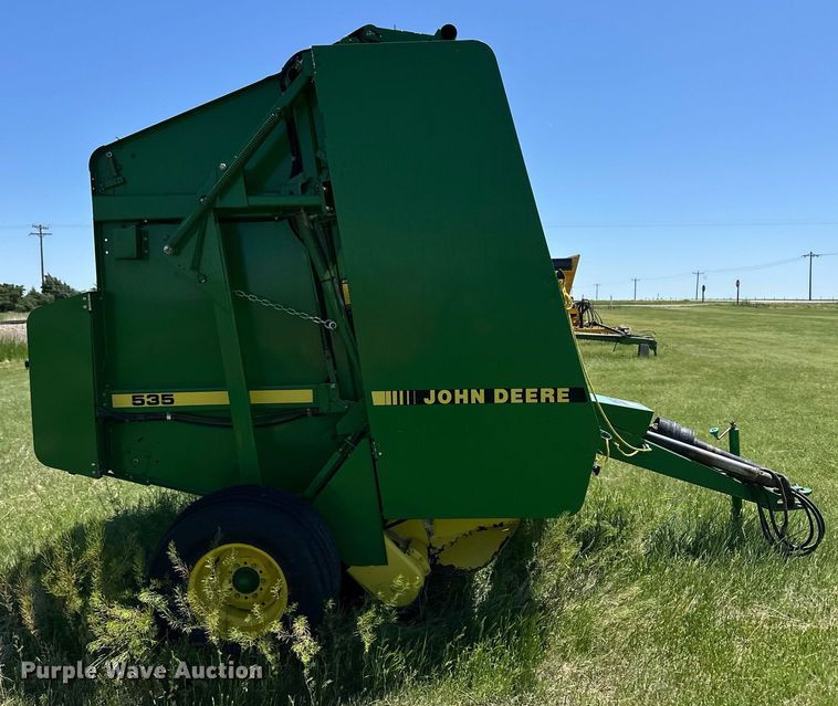 image for item EQ4781 1991 John Deere 535 round baler