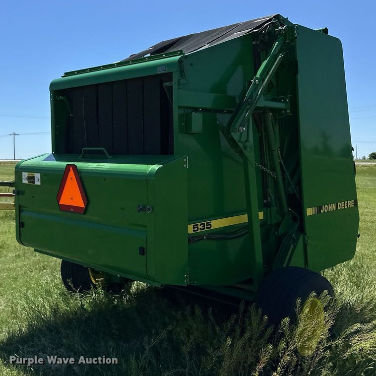 image for item EQ4781 1991 John Deere 535 round baler