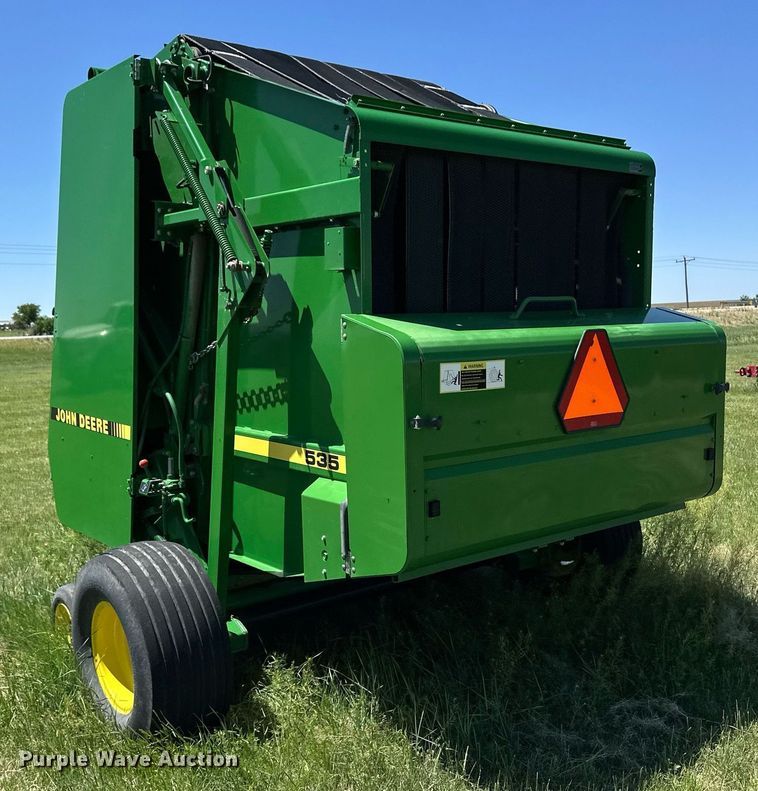 image for item EQ4781 1991 John Deere 535 round baler