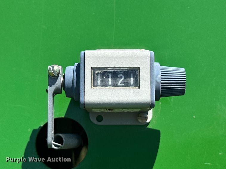 image for item EQ4781 1991 John Deere 535 round baler