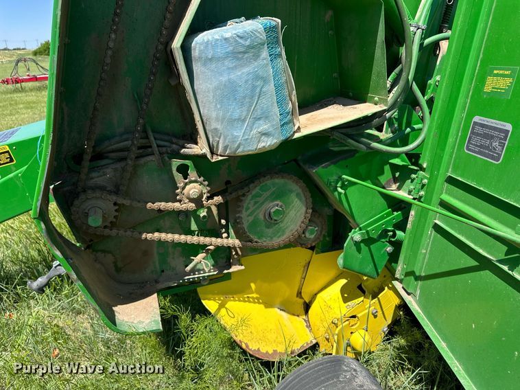 image for item EQ4781 1991 John Deere 535 round baler