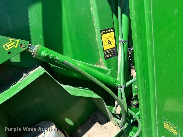 image for item EQ4781 1991 John Deere 535 round baler
