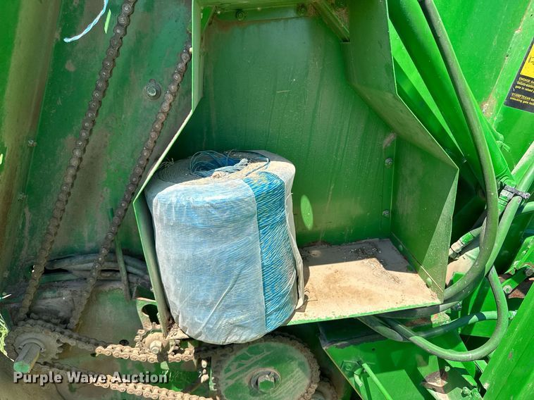 image for item EQ4781 1991 John Deere 535 round baler
