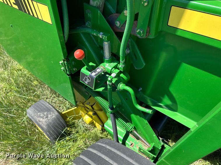 image for item EQ4781 1991 John Deere 535 round baler