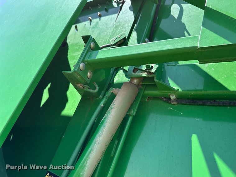 image for item EQ4781 1991 John Deere 535 round baler