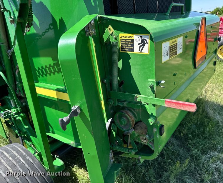 image for item EQ4781 1991 John Deere 535 round baler