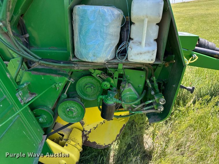 image for item EQ4781 1991 John Deere 535 round baler