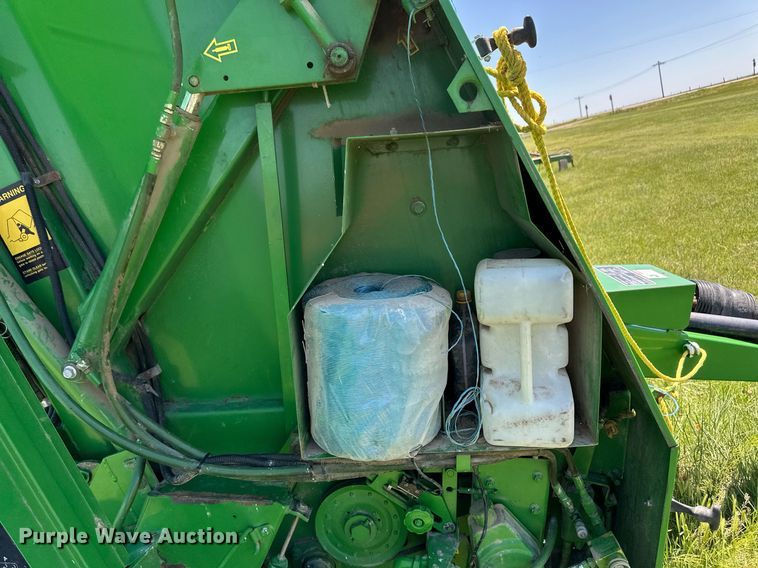 image for item EQ4781 1991 John Deere 535 round baler