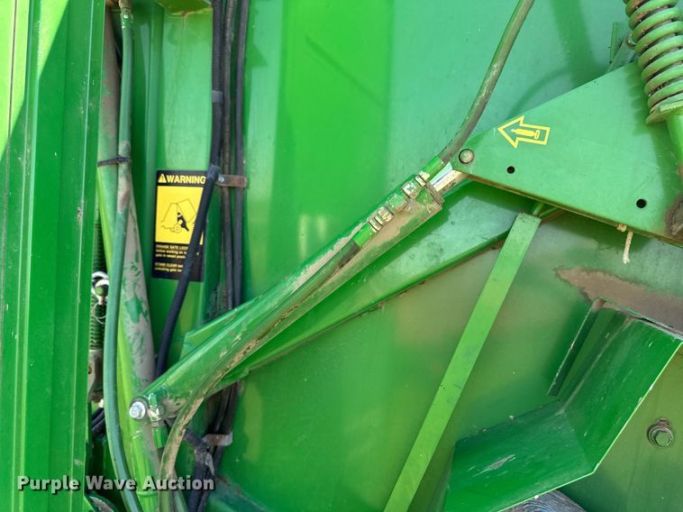 image for item EQ4781 1991 John Deere 535 round baler