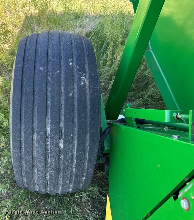 image for item EQ4781 1991 John Deere 535 round baler