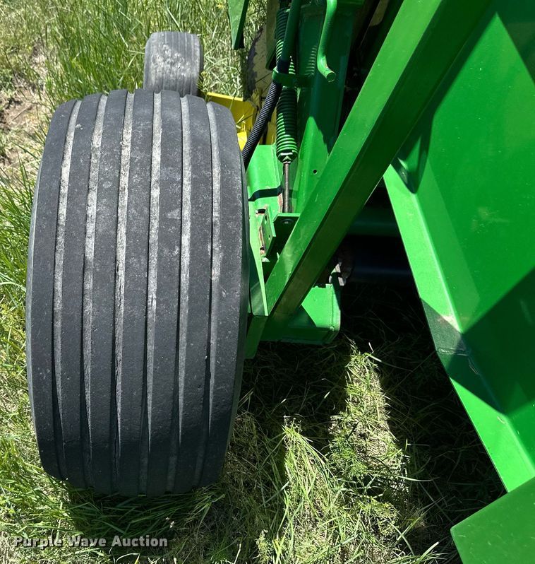 image for item EQ4781 1991 John Deere 535 round baler