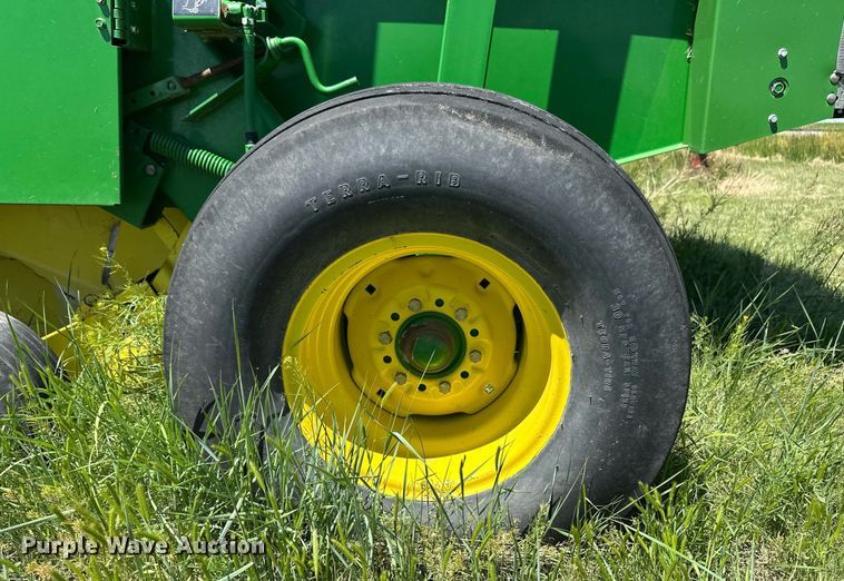 image for item EQ4781 1991 John Deere 535 round baler