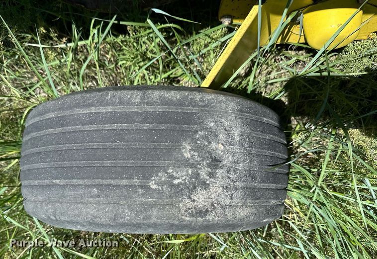 image for item EQ4781 1991 John Deere 535 round baler