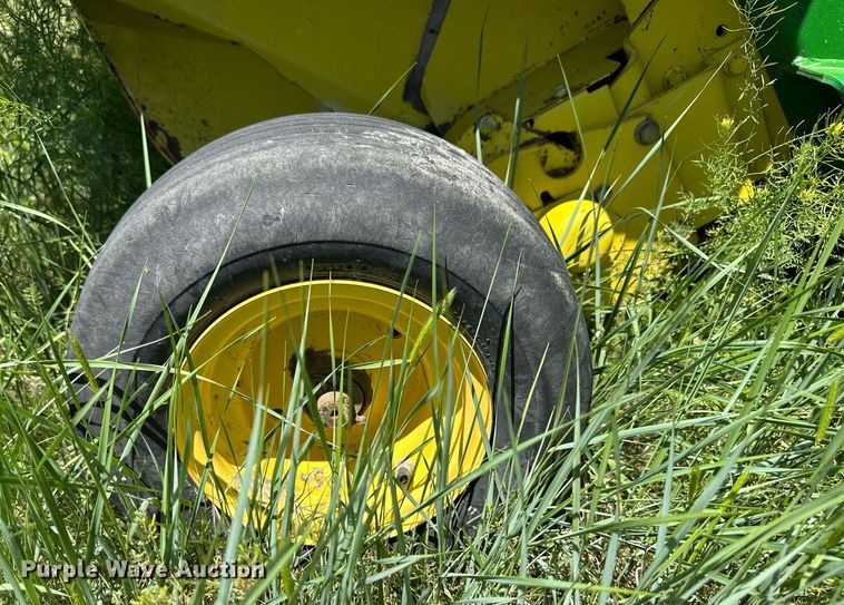image for item EQ4781 1991 John Deere 535 round baler