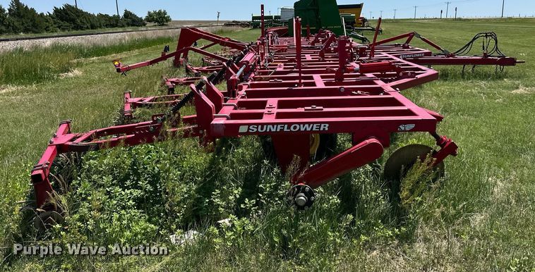 image for item EQ4782 Sunflower 3392 sweep plow