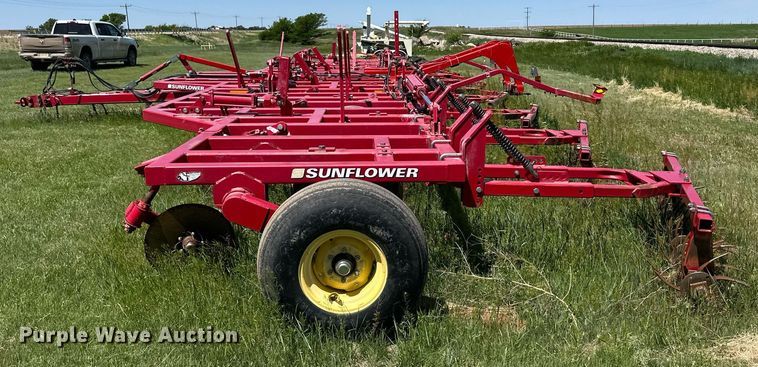 image for item EQ4782 Sunflower 3392 sweep plow
