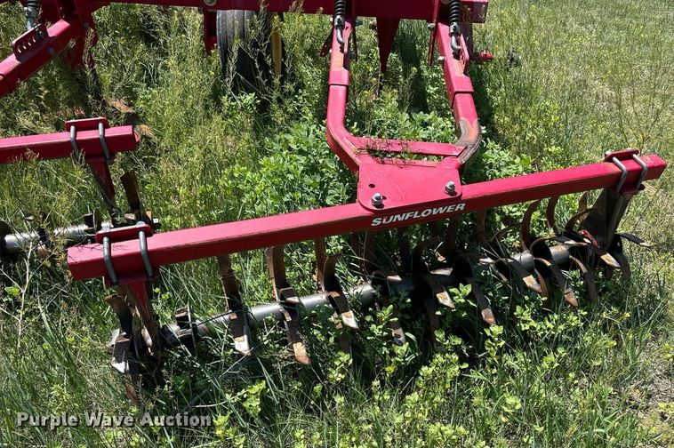 image for item EQ4782 Sunflower 3392 sweep plow
