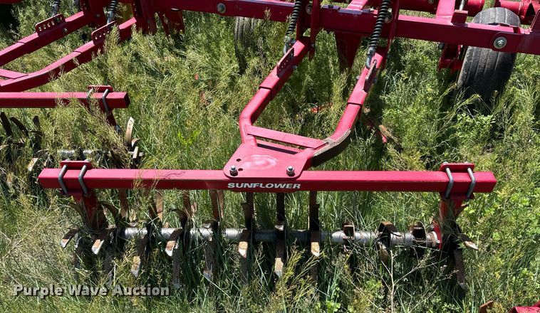 image for item EQ4782 Sunflower 3392 sweep plow