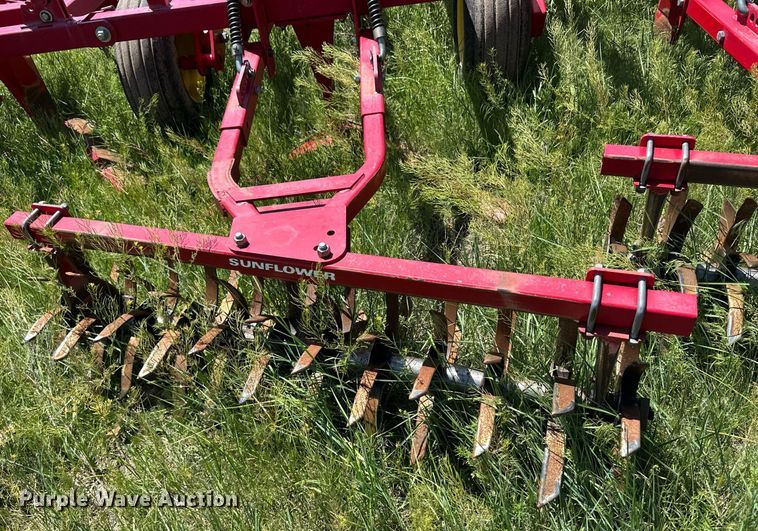 image for item EQ4782 Sunflower 3392 sweep plow