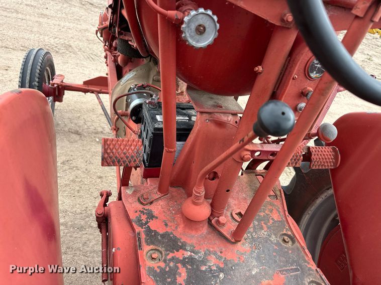 image for item EQ4796 1952 International Harvester McCormick Farmall Super M tractor