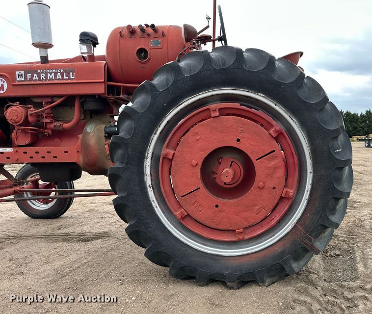 image for item EQ4796 1952 International Harvester McCormick Farmall Super M tractor