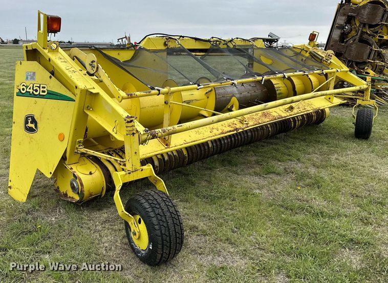 image for item EQ4799 2006 John Deere 645B pickup head