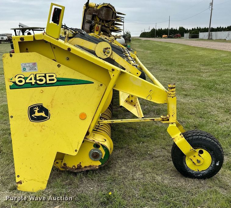 image for item EQ4799 2006 John Deere 645B pickup head