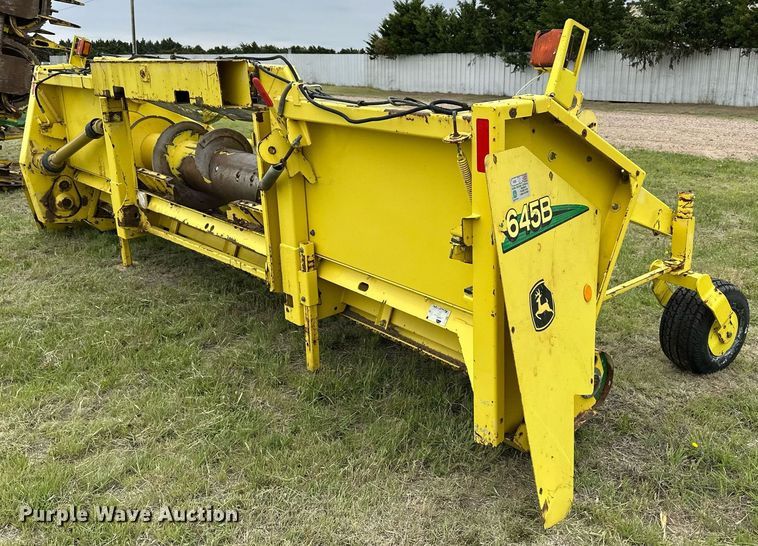image for item EQ4799 2006 John Deere 645B pickup head