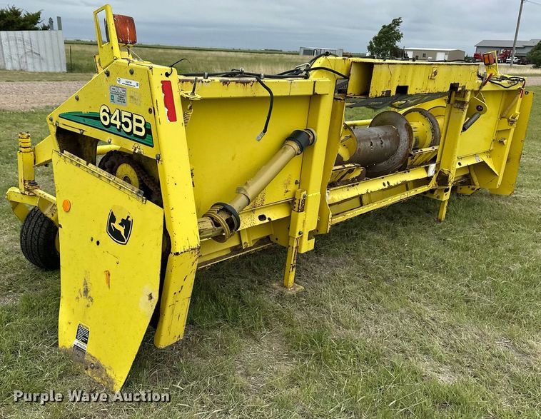 image for item EQ4799 2006 John Deere 645B pickup head