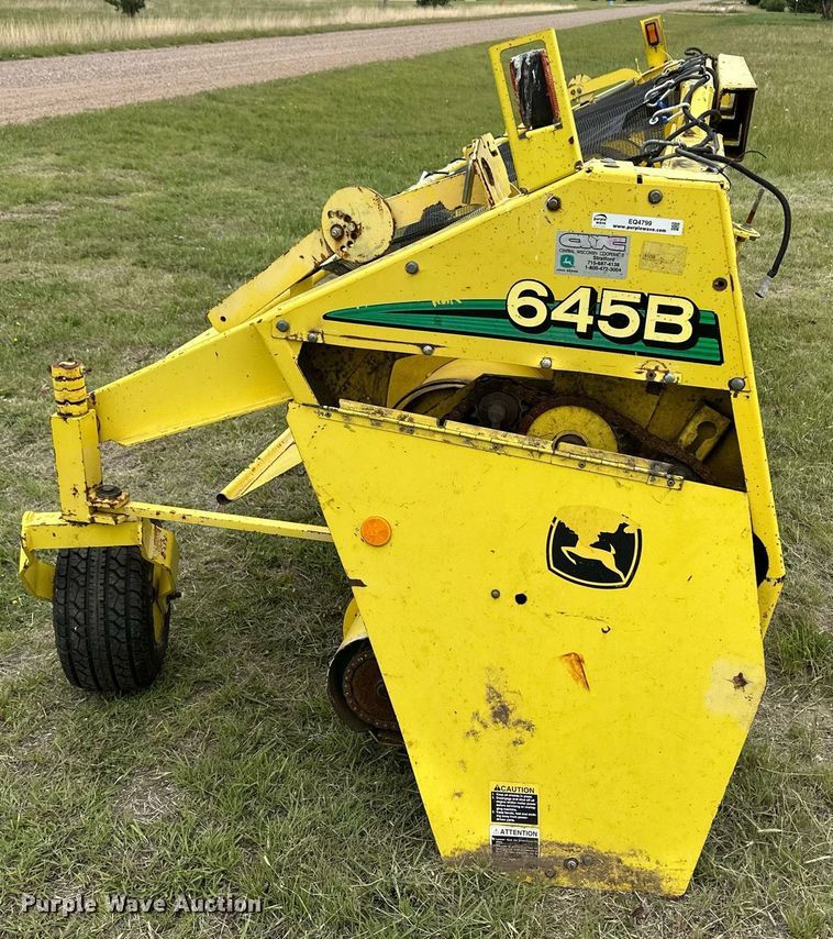 image for item EQ4799 2006 John Deere 645B pickup head