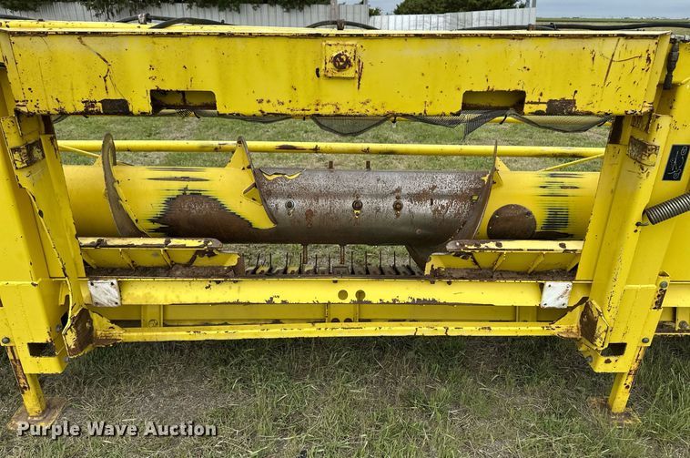 image for item EQ4799 2006 John Deere 645B pickup head