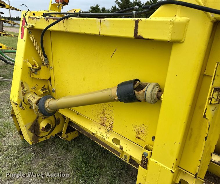 image for item EQ4799 2006 John Deere 645B pickup head