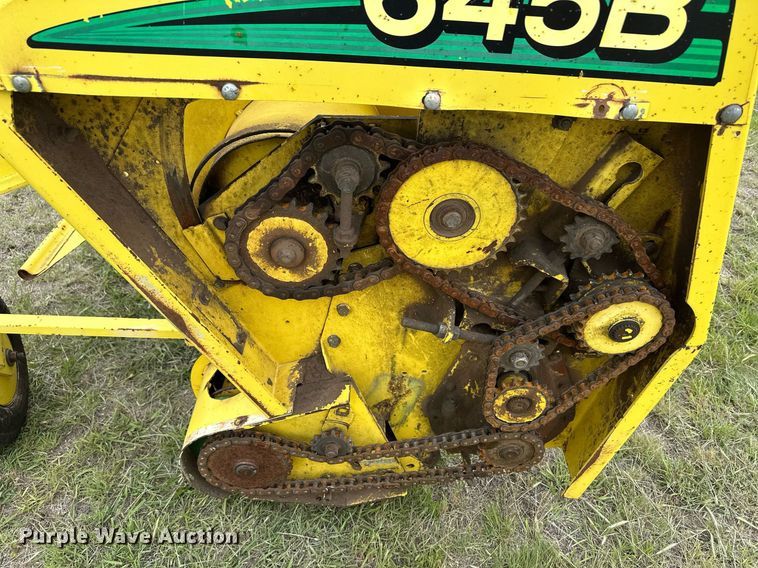 image for item EQ4799 2006 John Deere 645B pickup head