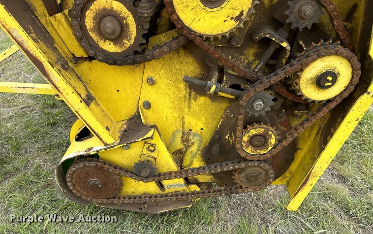 image for item EQ4799 2006 John Deere 645B pickup head