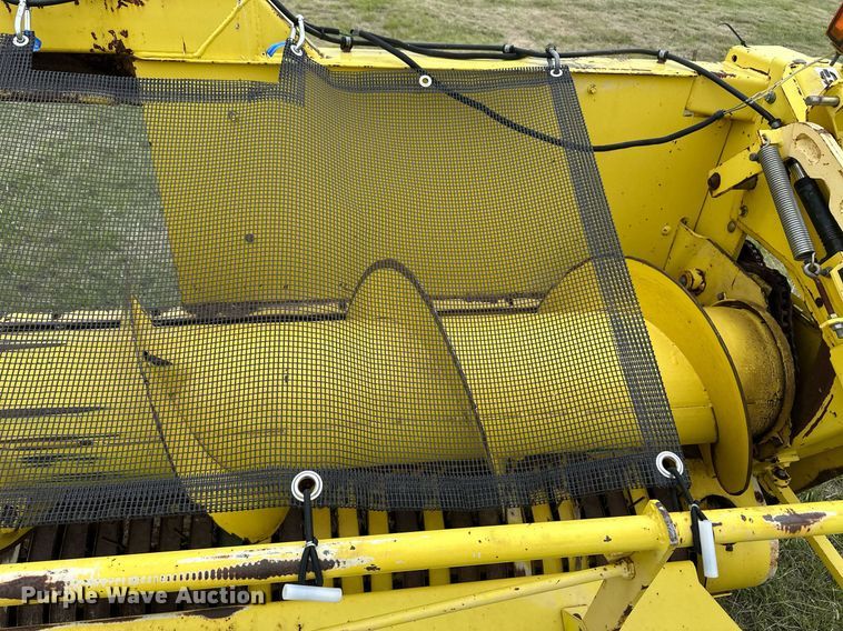 image for item EQ4799 2006 John Deere 645B pickup head