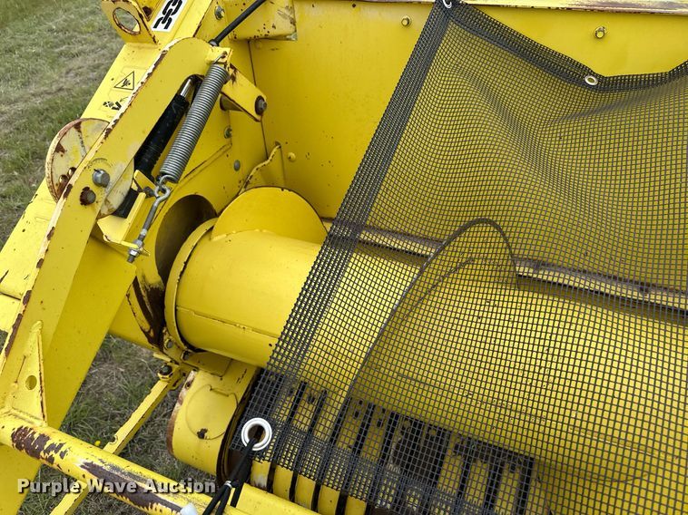 image for item EQ4799 2006 John Deere 645B pickup head