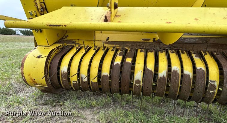 image for item EQ4799 2006 John Deere 645B pickup head