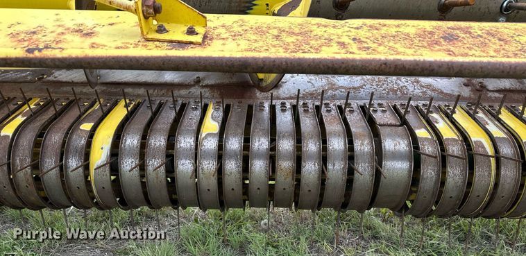 image for item EQ4799 2006 John Deere 645B pickup head