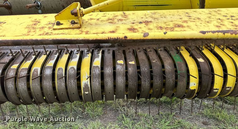 image for item EQ4799 2006 John Deere 645B pickup head