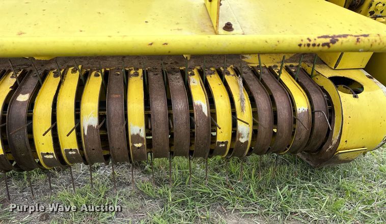 image for item EQ4799 2006 John Deere 645B pickup head